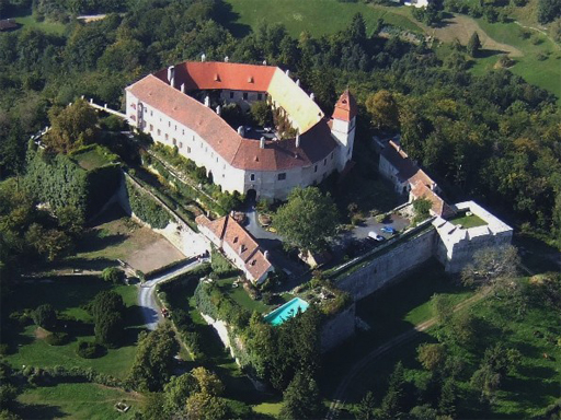 schloss bernstein.jpg