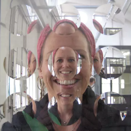 Kaleidoscope by Anna Carlgren.100x200 cm. C'est impossible ça! It's impossible! Intense eyes wanting to know more. Engaging the eyes.