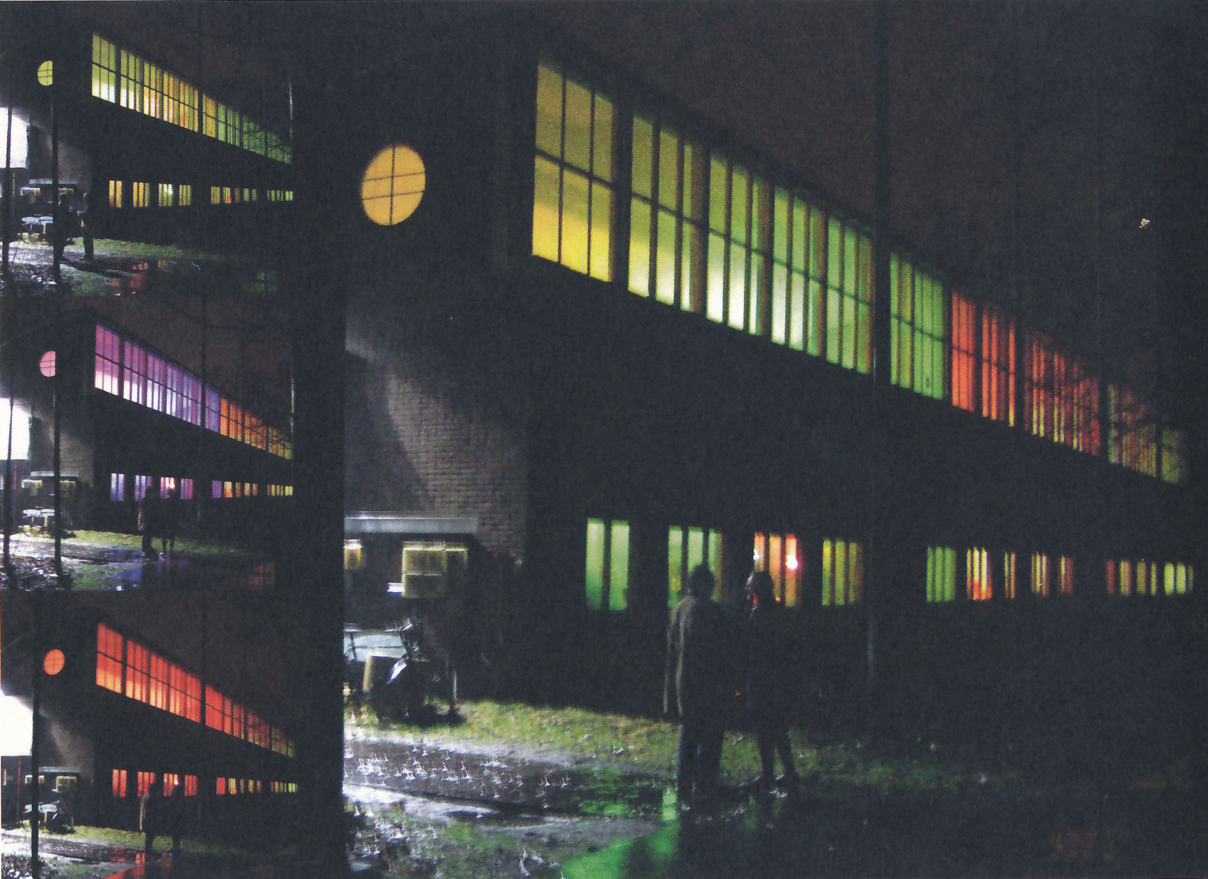 Living Light, by Mathijs van Manen. Installed at Vrij Glas, January 2008.